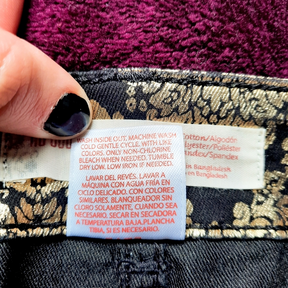 No Boundaries 9 Gold & Black Demask Pattern Pants - Picture 8 of 8